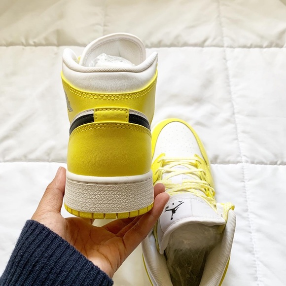Jordan 1s Mid Dynamic Yellow - Picture 2 of 5
